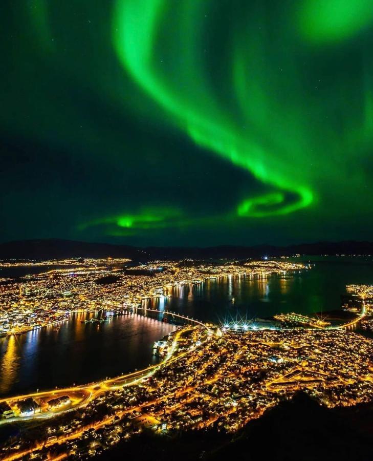 Royal Skir Apartment Sea View Tromso Exterior photo